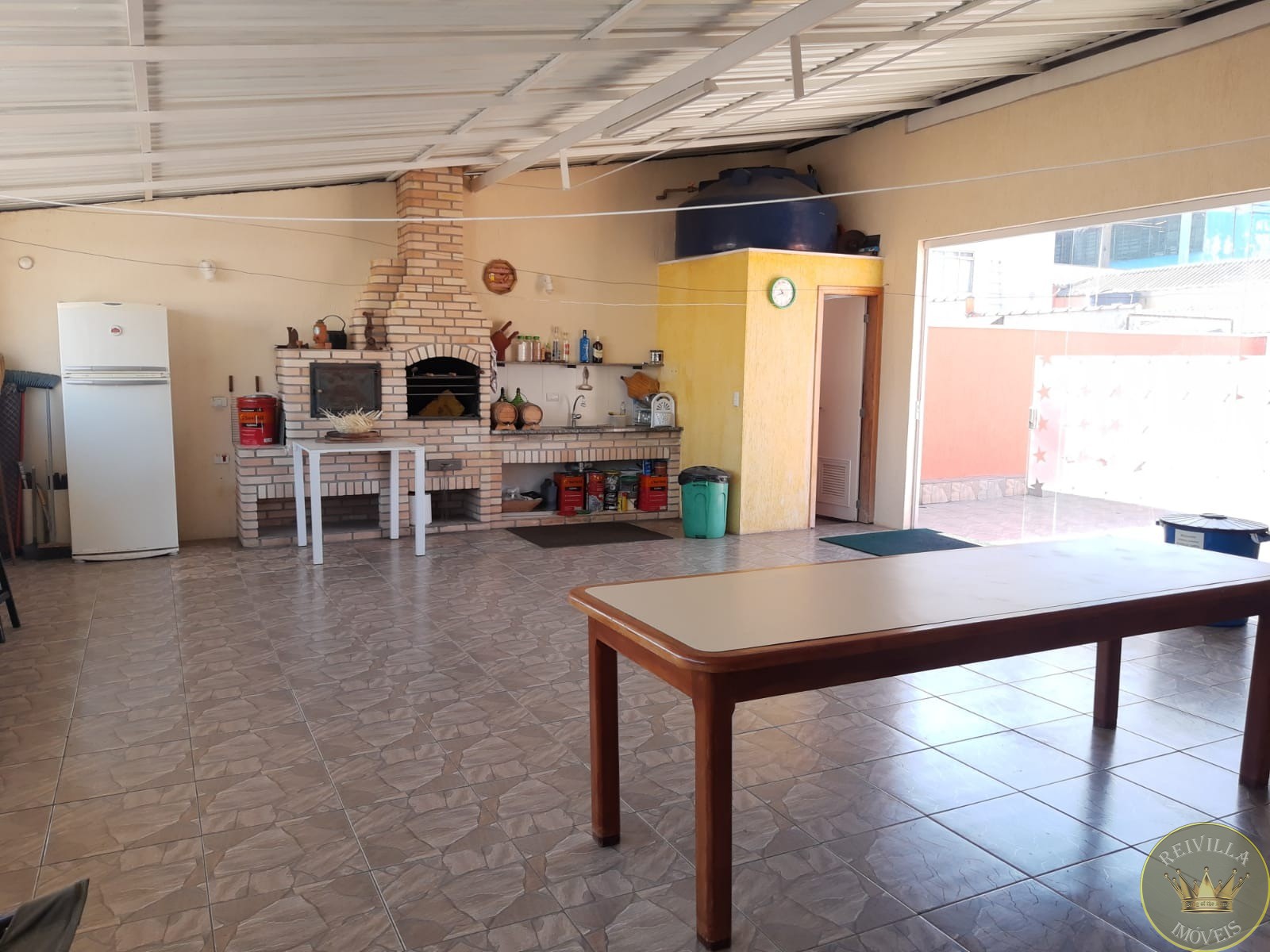 Excelente casa para venda com entradas pelas ruas da frente 