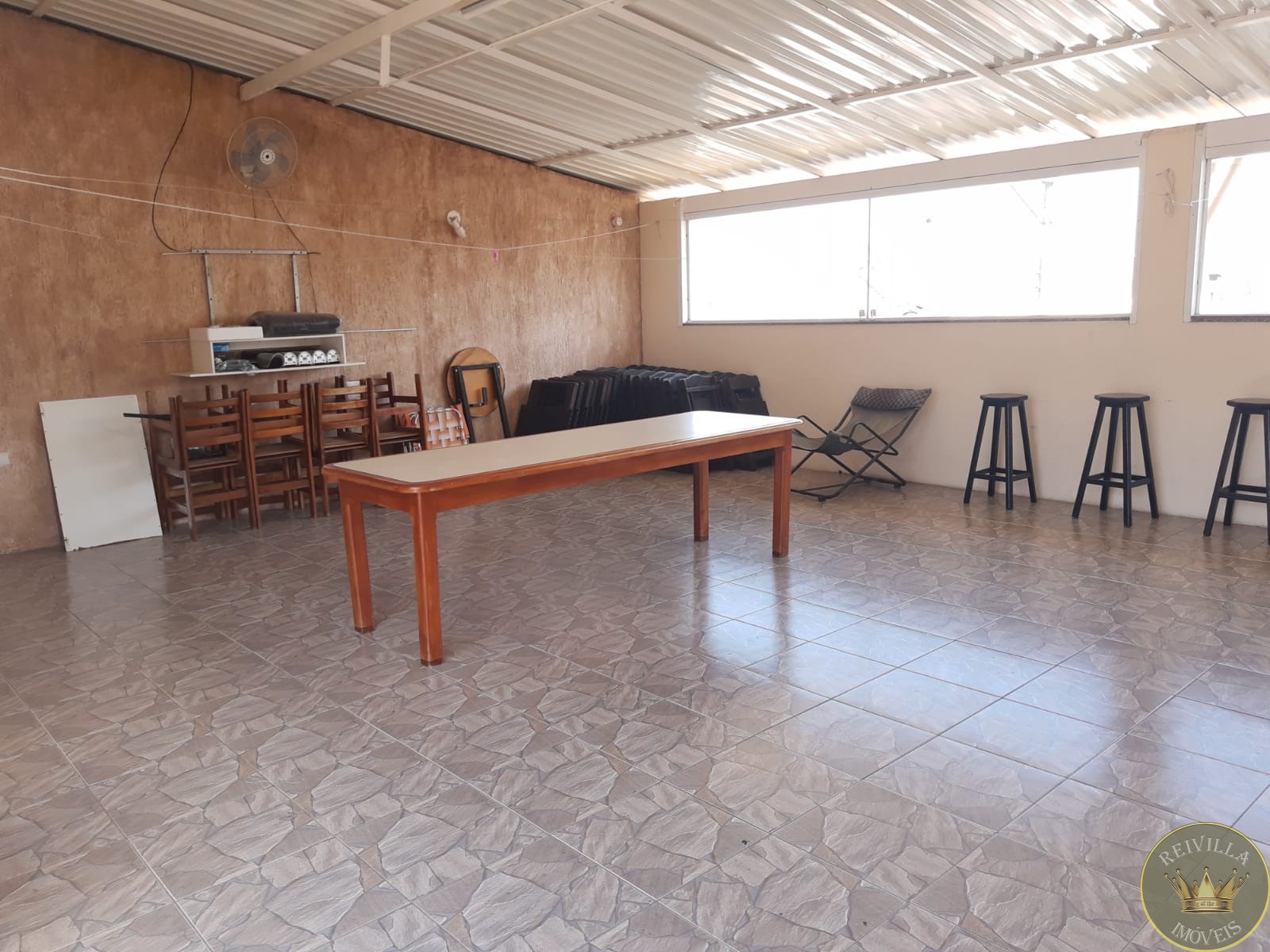 Excelente casa para venda com entradas pelas ruas da frente 