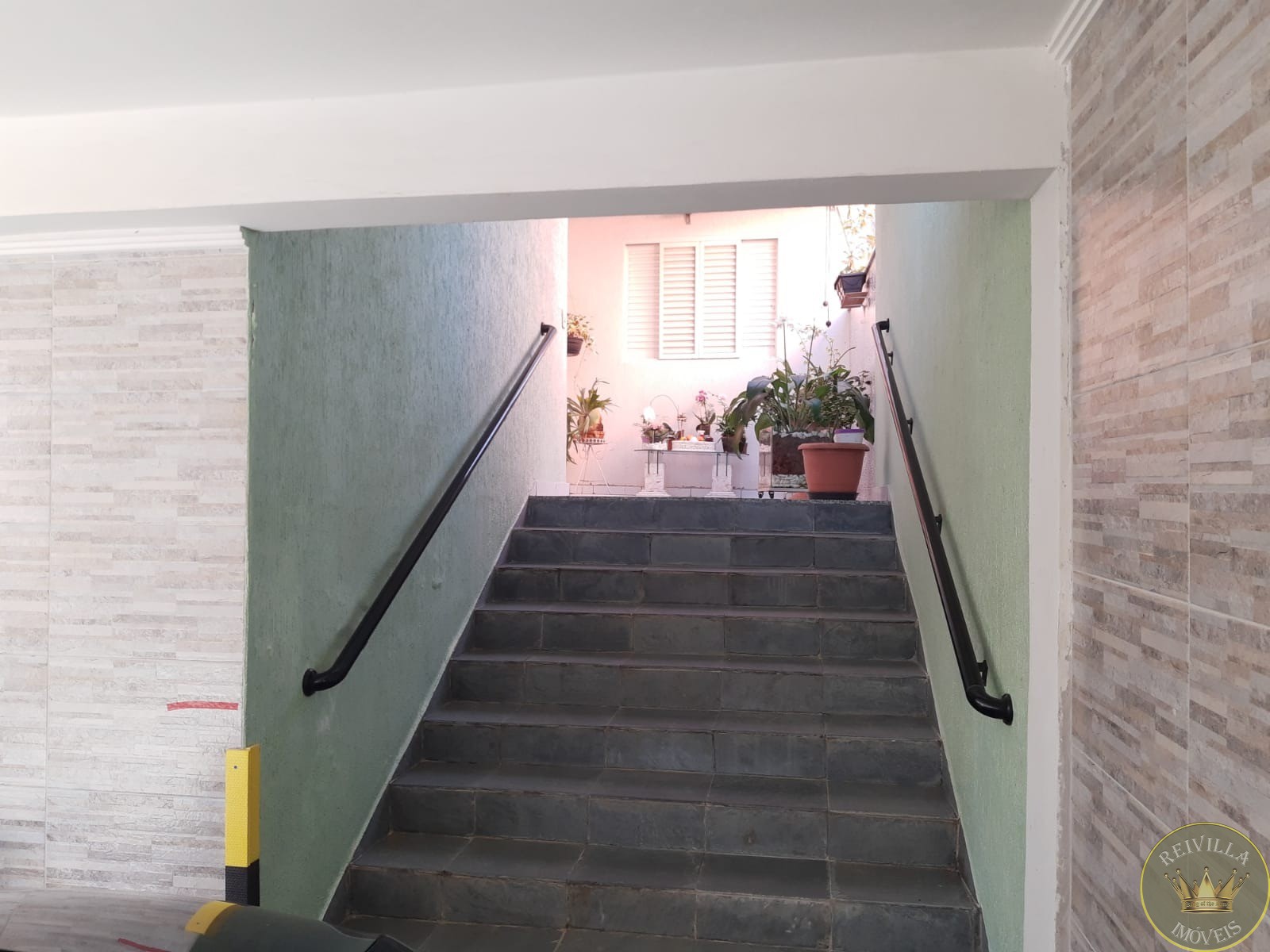 Excelente casa para venda com entradas pelas ruas da frente 