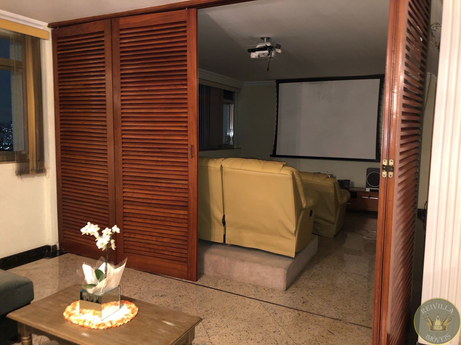 Amplo apartamento em uma das avenidas principais da Mooca.Apto 468 mts área total /368 área útil