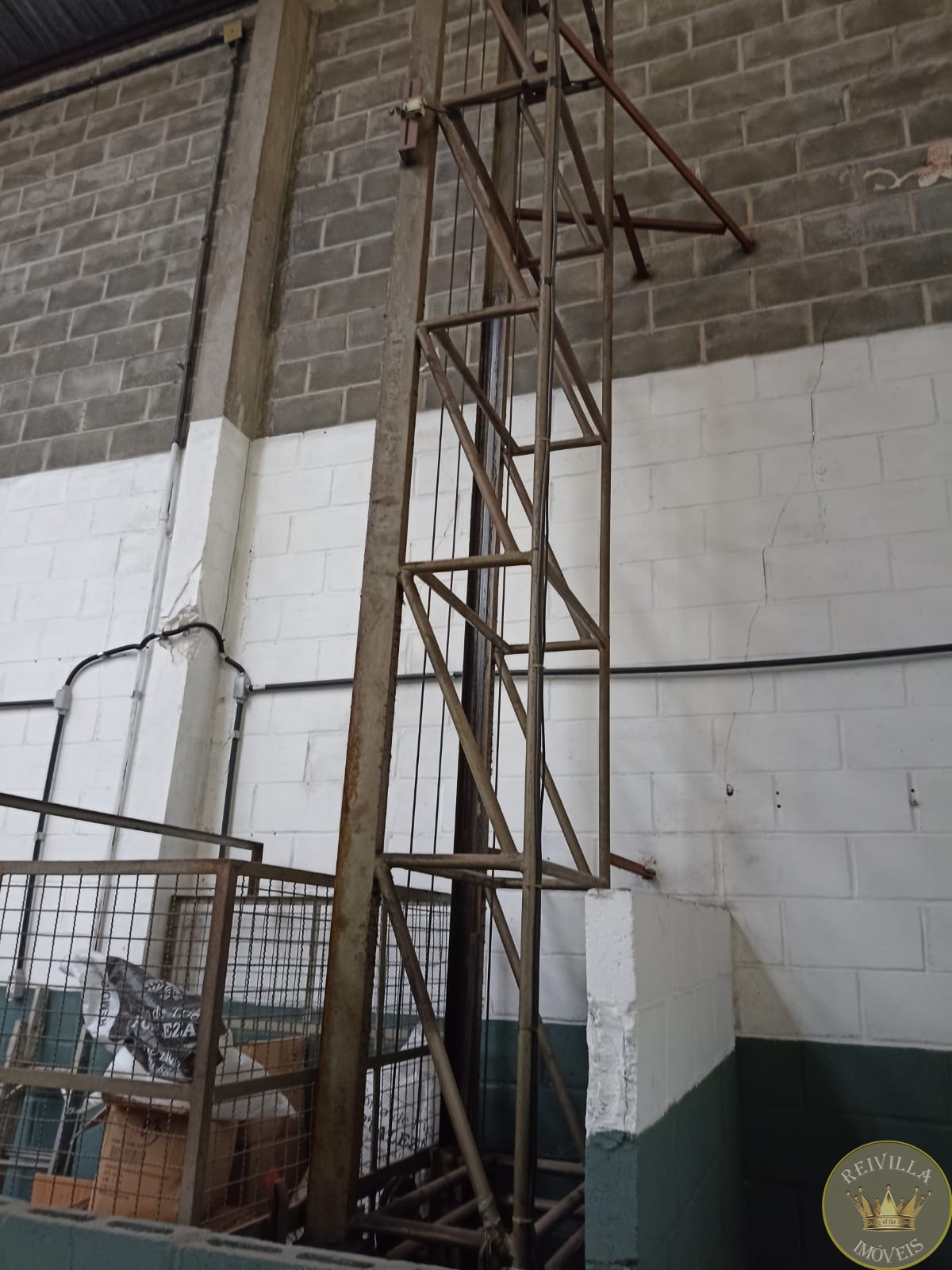 Galpão vila invernada com 500 m² de área construída e depósi