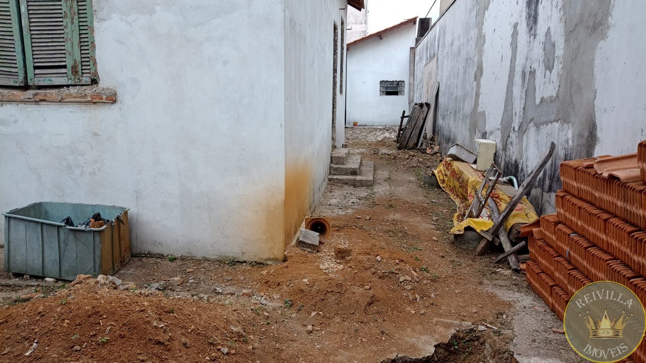 Ótimo Terreno com casa e Edícula156 m², em localização privilegiada 6X26 mts
