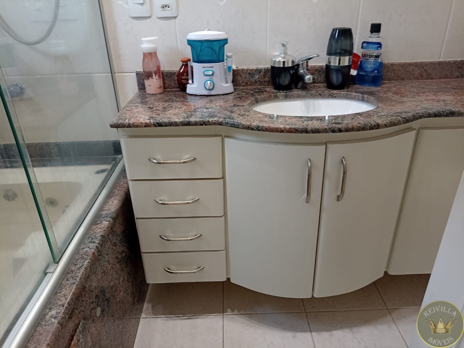 Excelente sobrado em condomínio fechado alto padrão ,com 220 m²