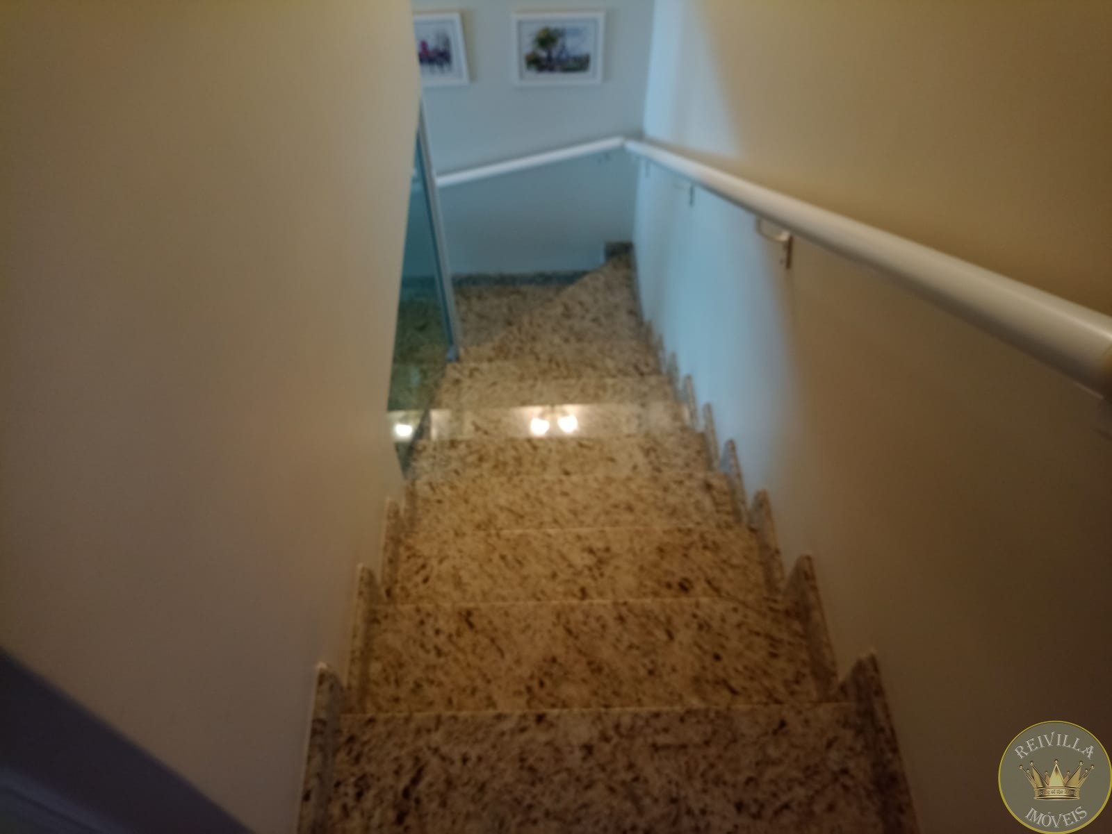 Excelente sobrado em condomínio fechado alto padrão ,com 220 m²