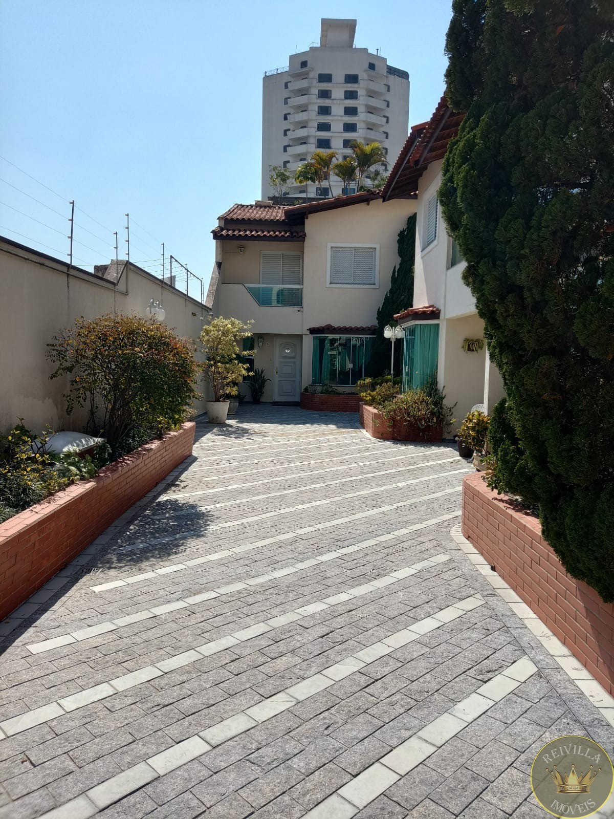 Excelente sobrado em condomínio fechado alto padrão ,com 220 m²