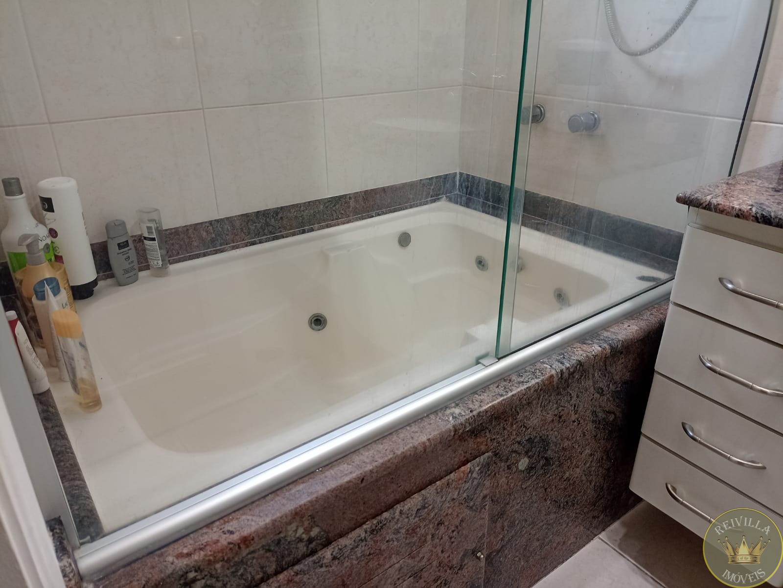 Excelente sobrado em condomínio fechado alto padrão ,com 220 m²