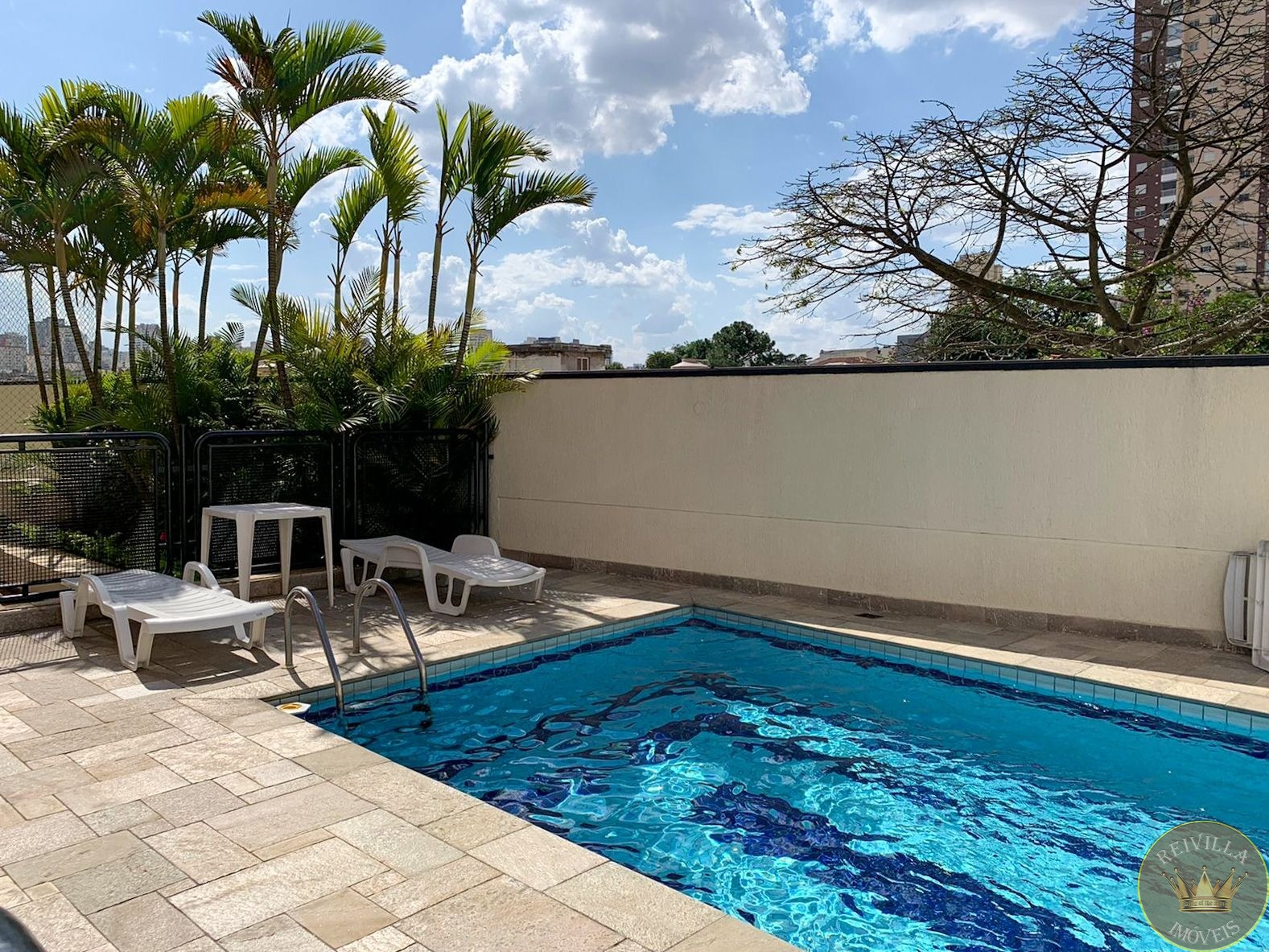 Excelente apartamento com 82 metros, andar alto, possui 3 quartos, sendo 1 suíte