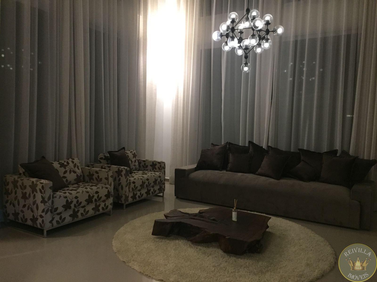 Casa condomínio fechado em piracaia com 420 mts de área cons