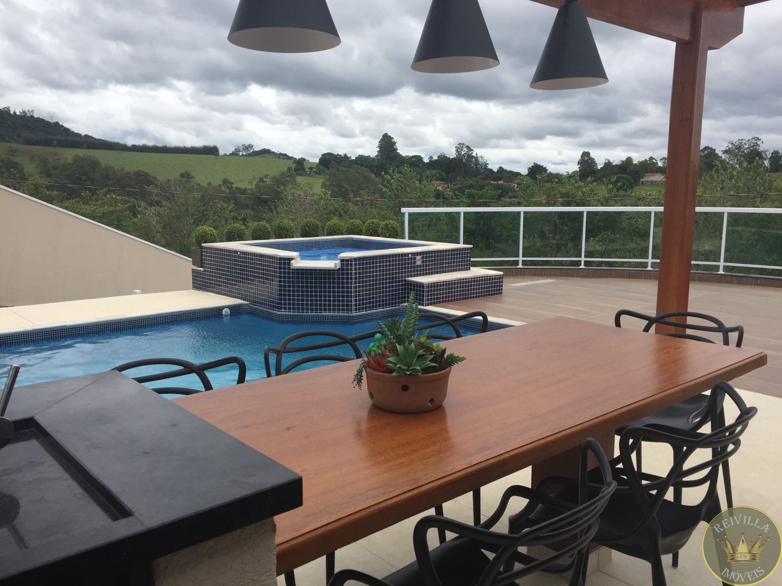 Casa condomínio fechado em piracaia com 420 mts de área cons