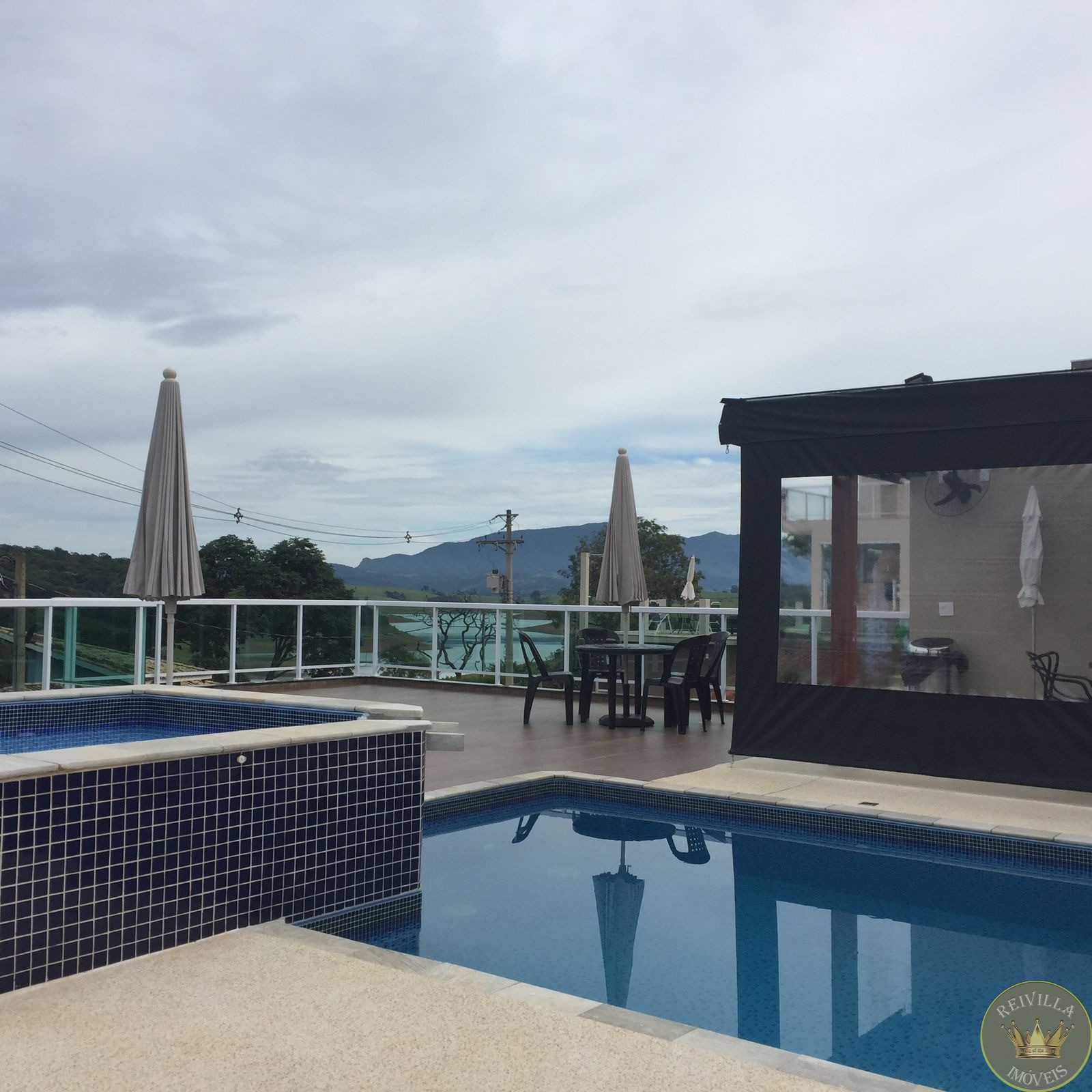 Casa condomínio fechado em piracaia com 420 mts de área cons