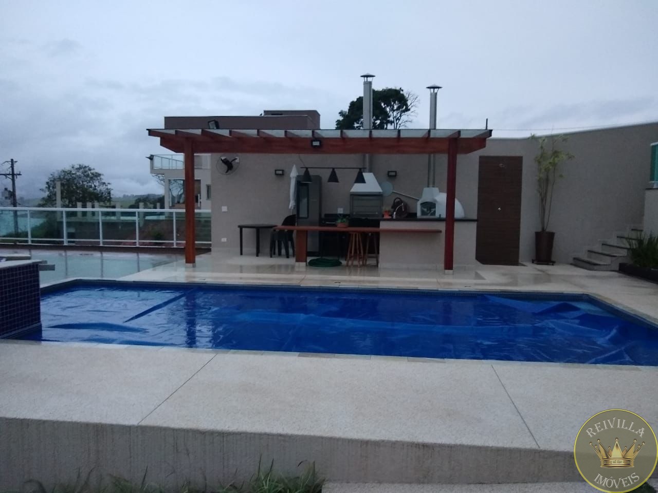 Casa condomínio fechado em piracaia com 420 mts de área cons