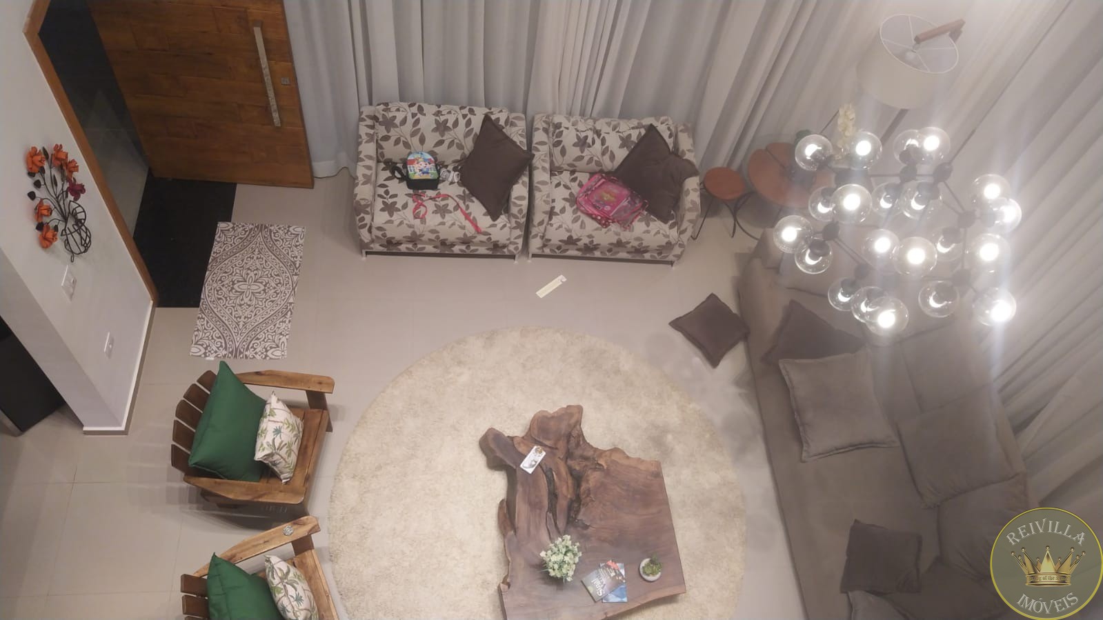 Casa condomínio fechado em piracaia com 420 mts de área cons