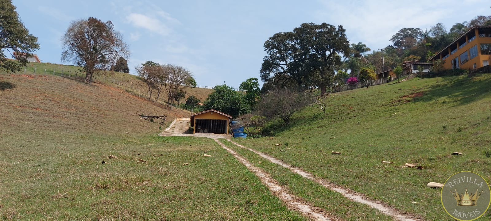 Vendo uma linda chacara pé na agua em piracaia -24.000m²