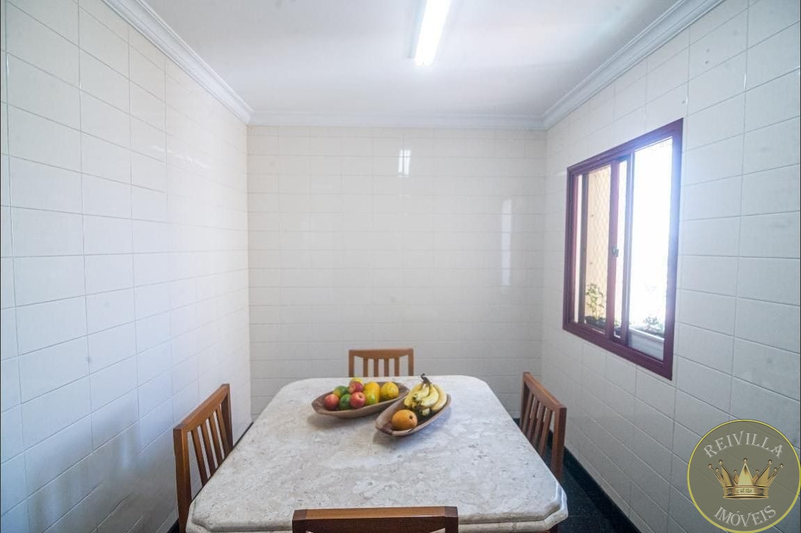 Apartamento com 3 Quartos e 01 suíte 4 vagas à Venda, 171 m² -