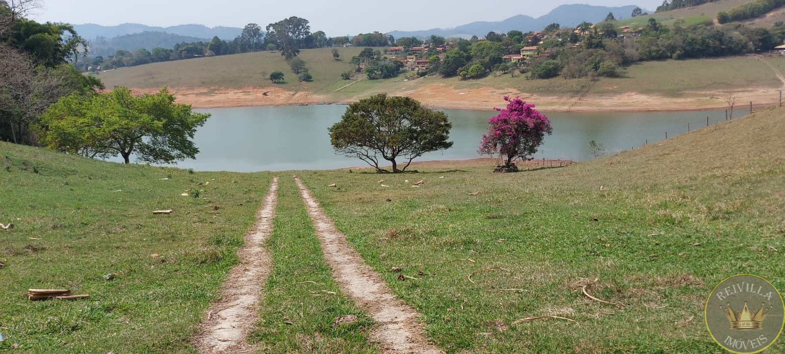Vendo uma linda chacara pé na agua em piracaia -24.000m²
