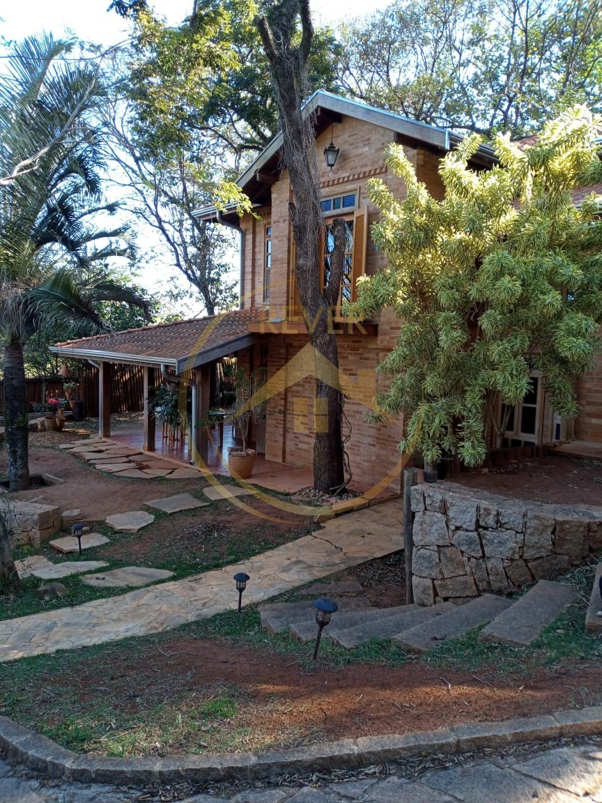 Casa à venda com 3 quartos, 210m² - Foto 1