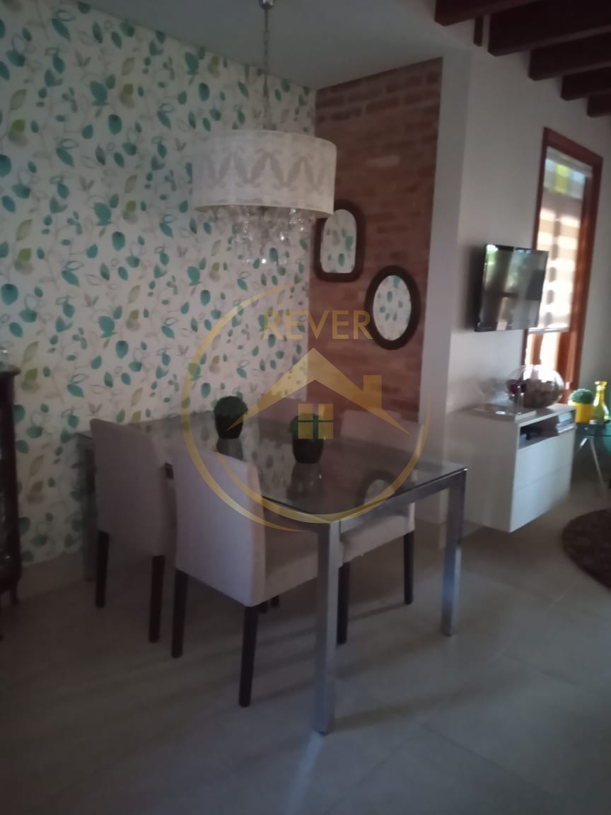 Casa à venda com 3 quartos, 210m² - Foto 2