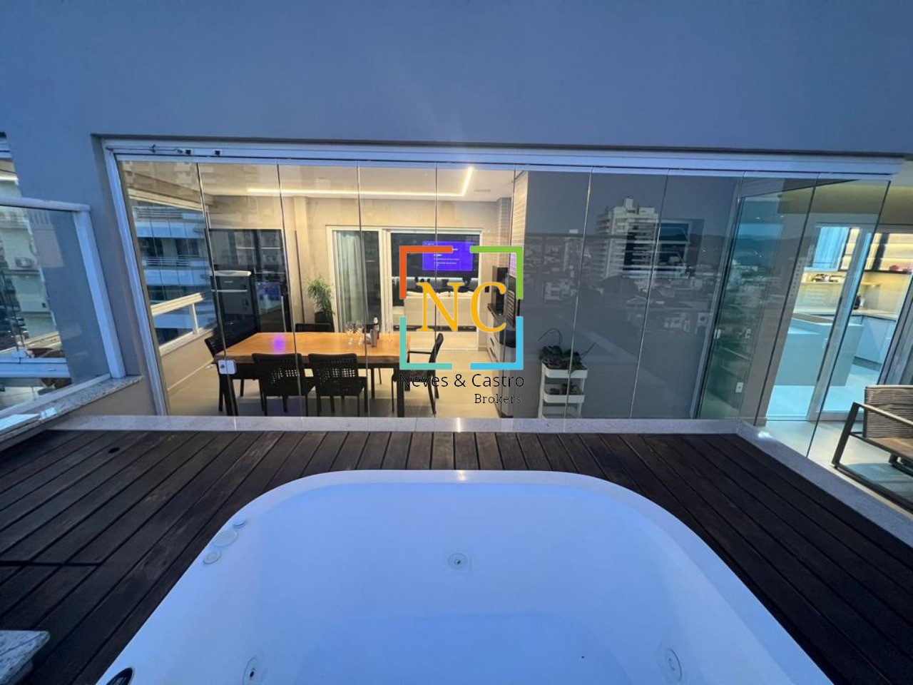 Cobertura, 3 quartos, 215 m² - Foto 1