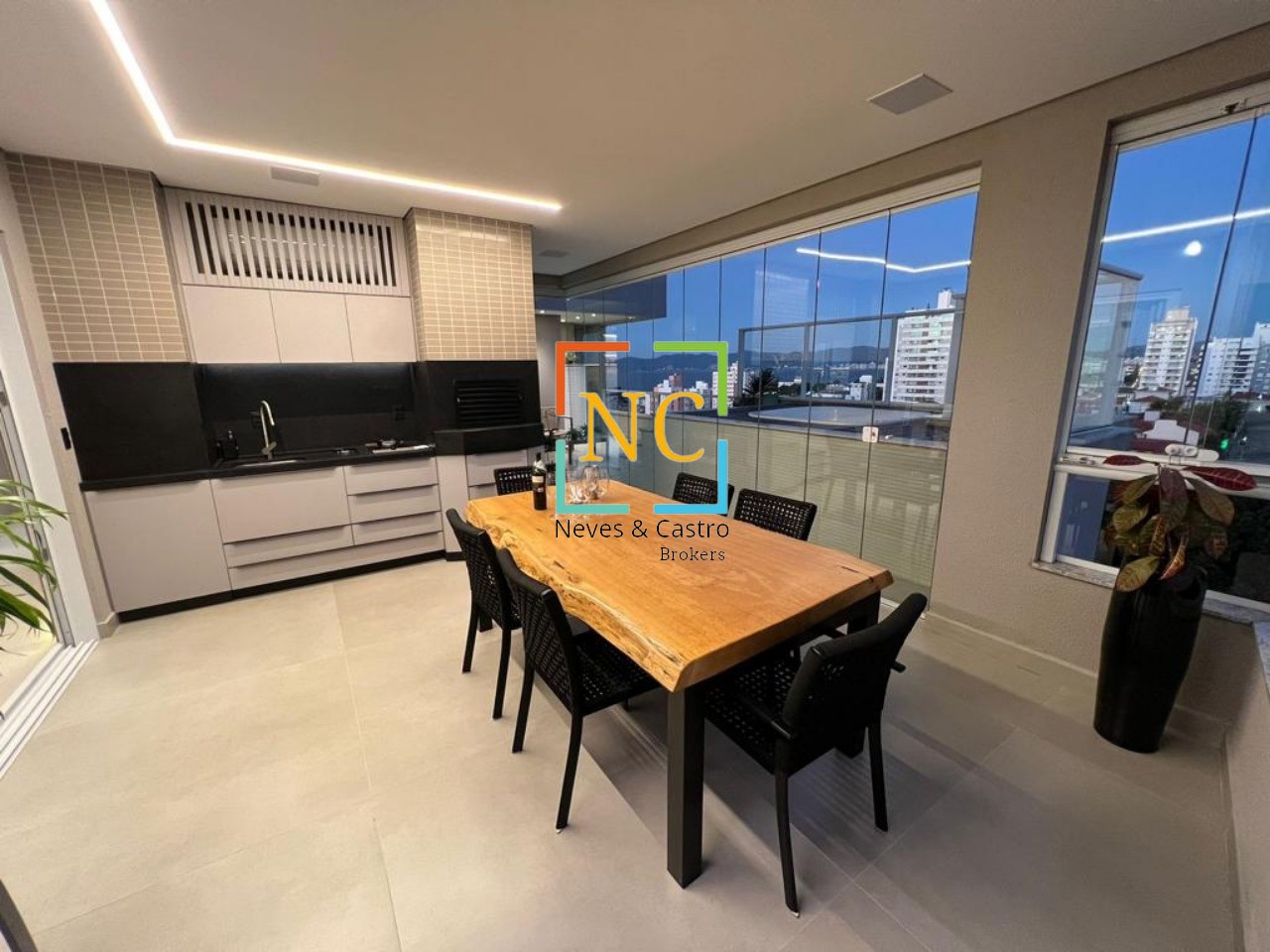 Cobertura, 3 quartos, 215 m² - Foto 4