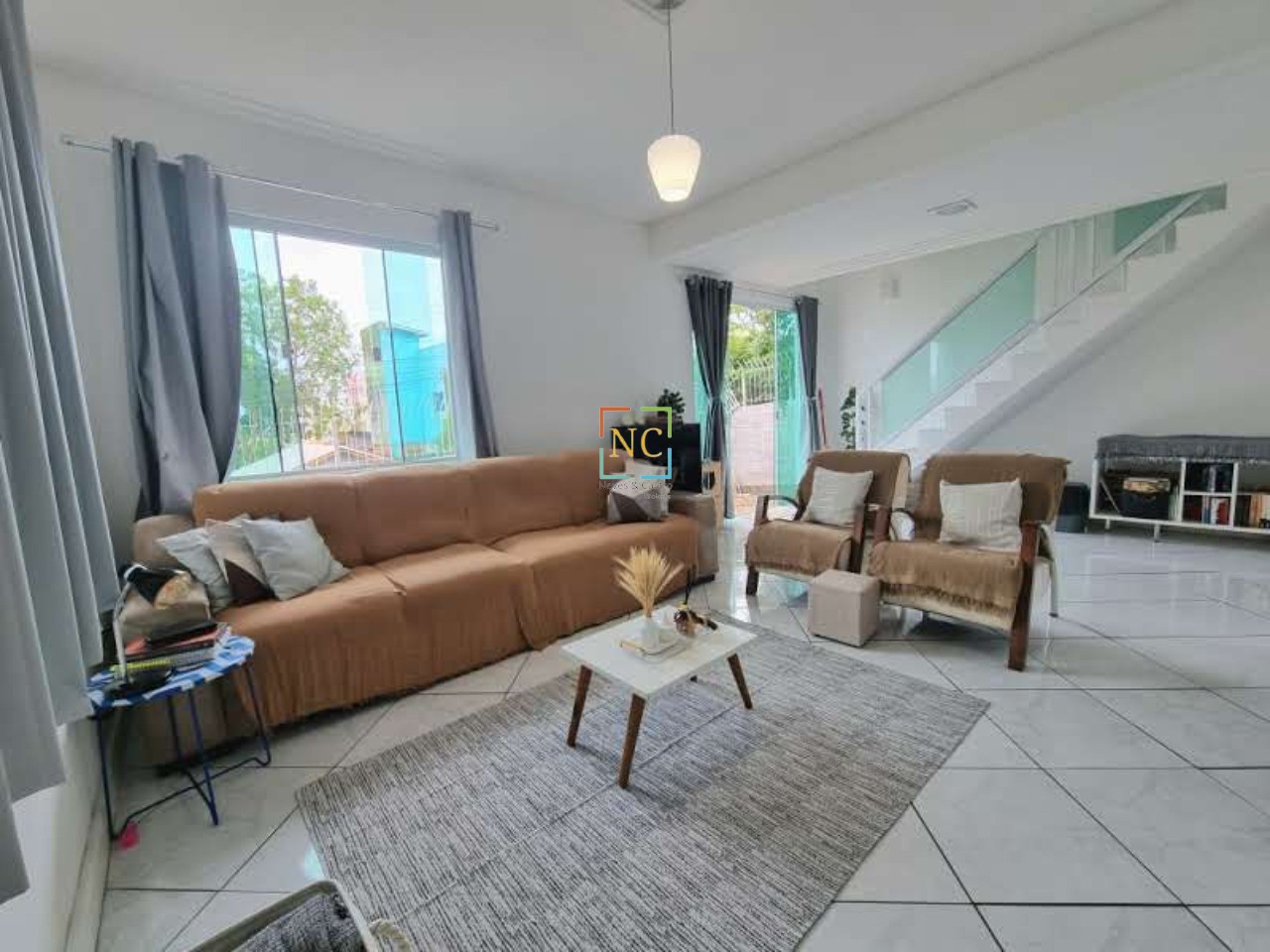 Casa, 4 quartos, 240 m² - Foto 1