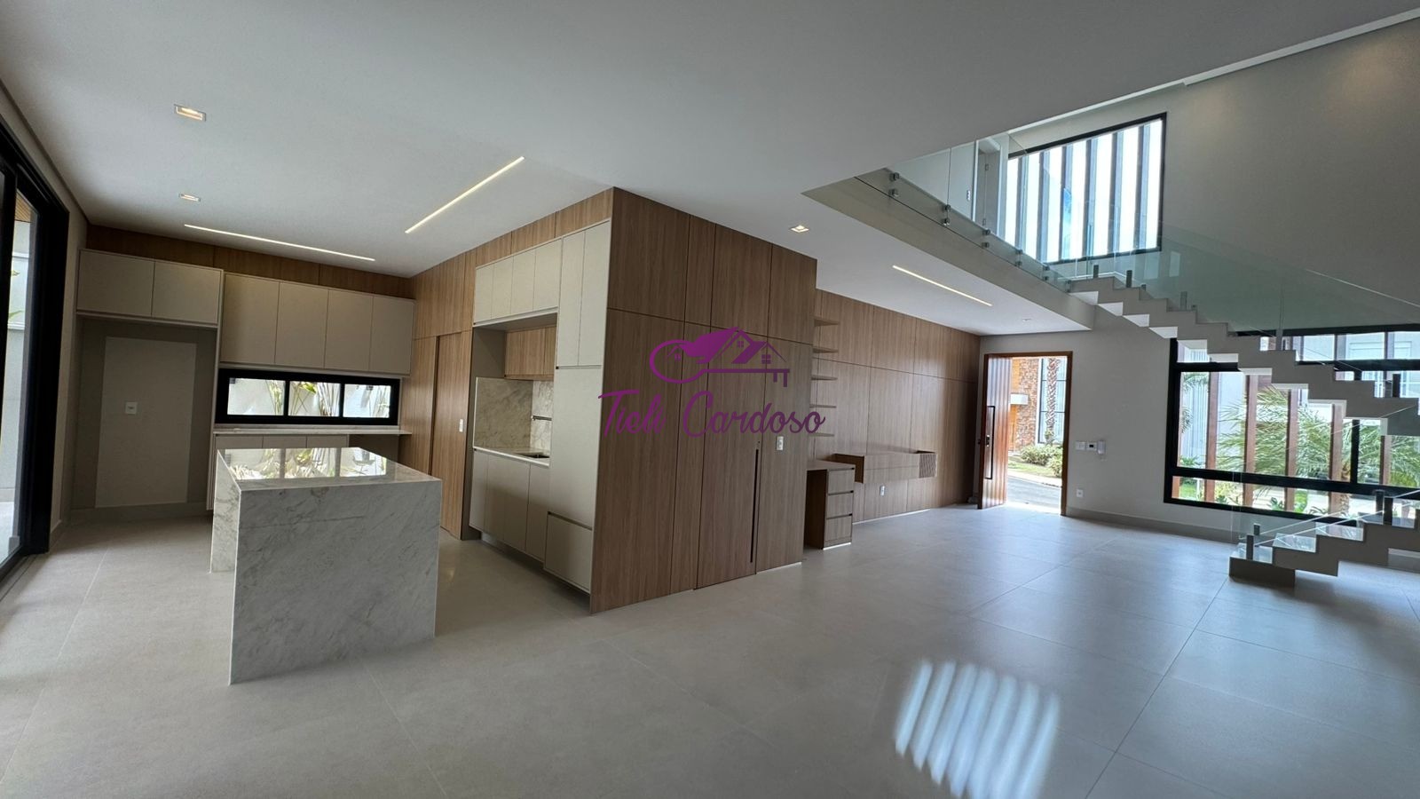 Casa, 5 quartos, 288 m² - Foto 1