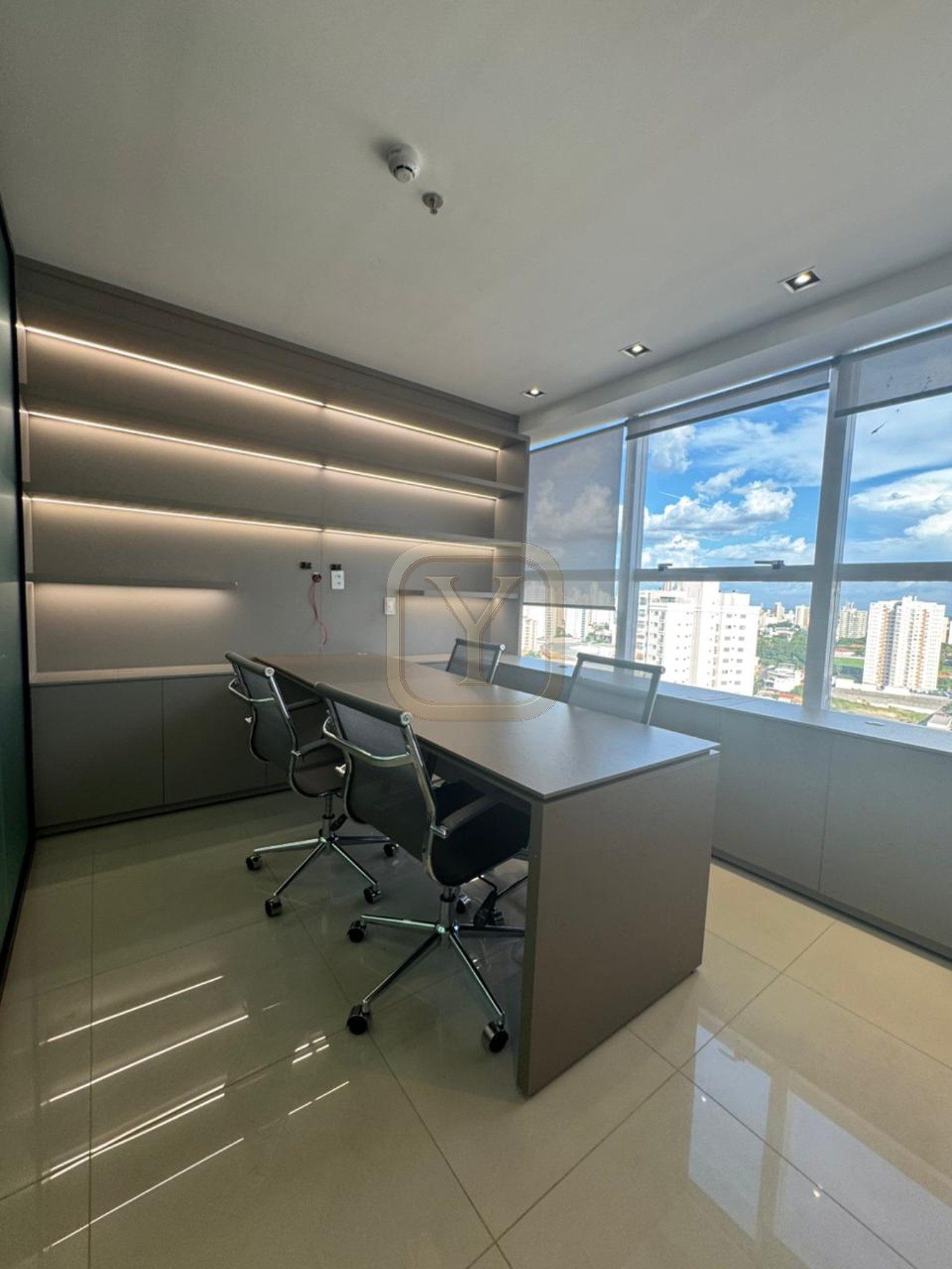Sala Comercial Mobiliada no Edificio Advanced Business - Av. Miguel Sutil - Próximo ao Shopping Est