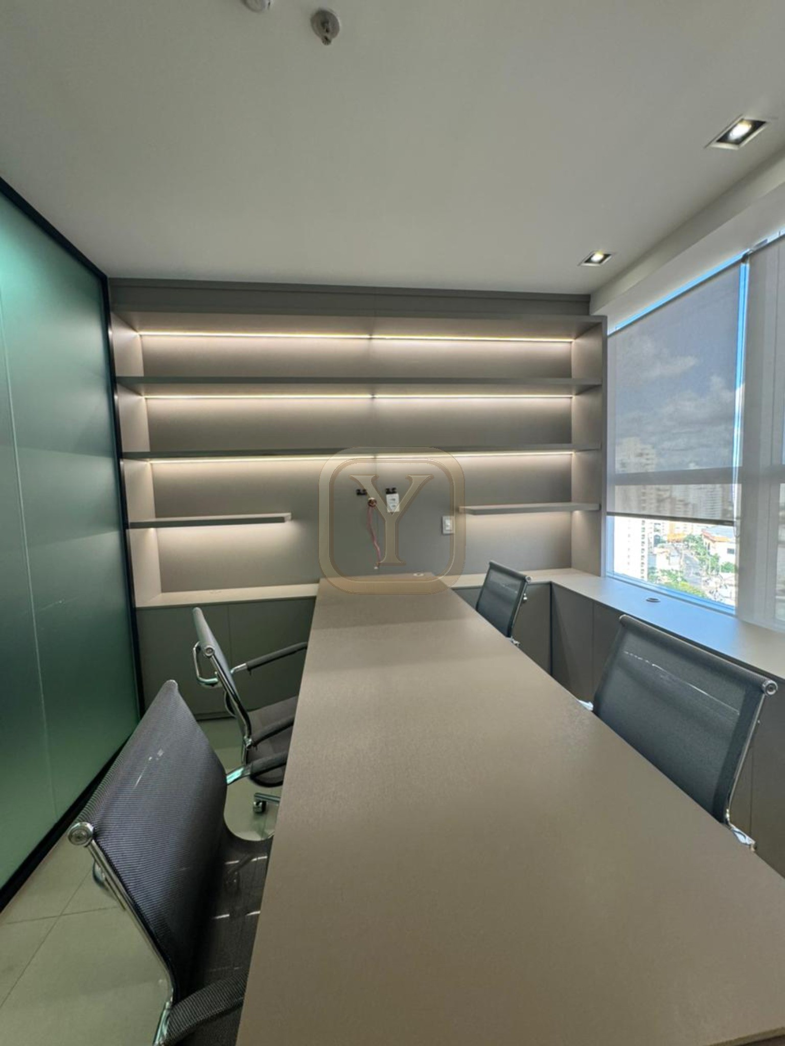 Sala Comercial Mobiliada no Edificio Advanced Business - Av. Miguel Sutil - Próximo ao Shopping Est