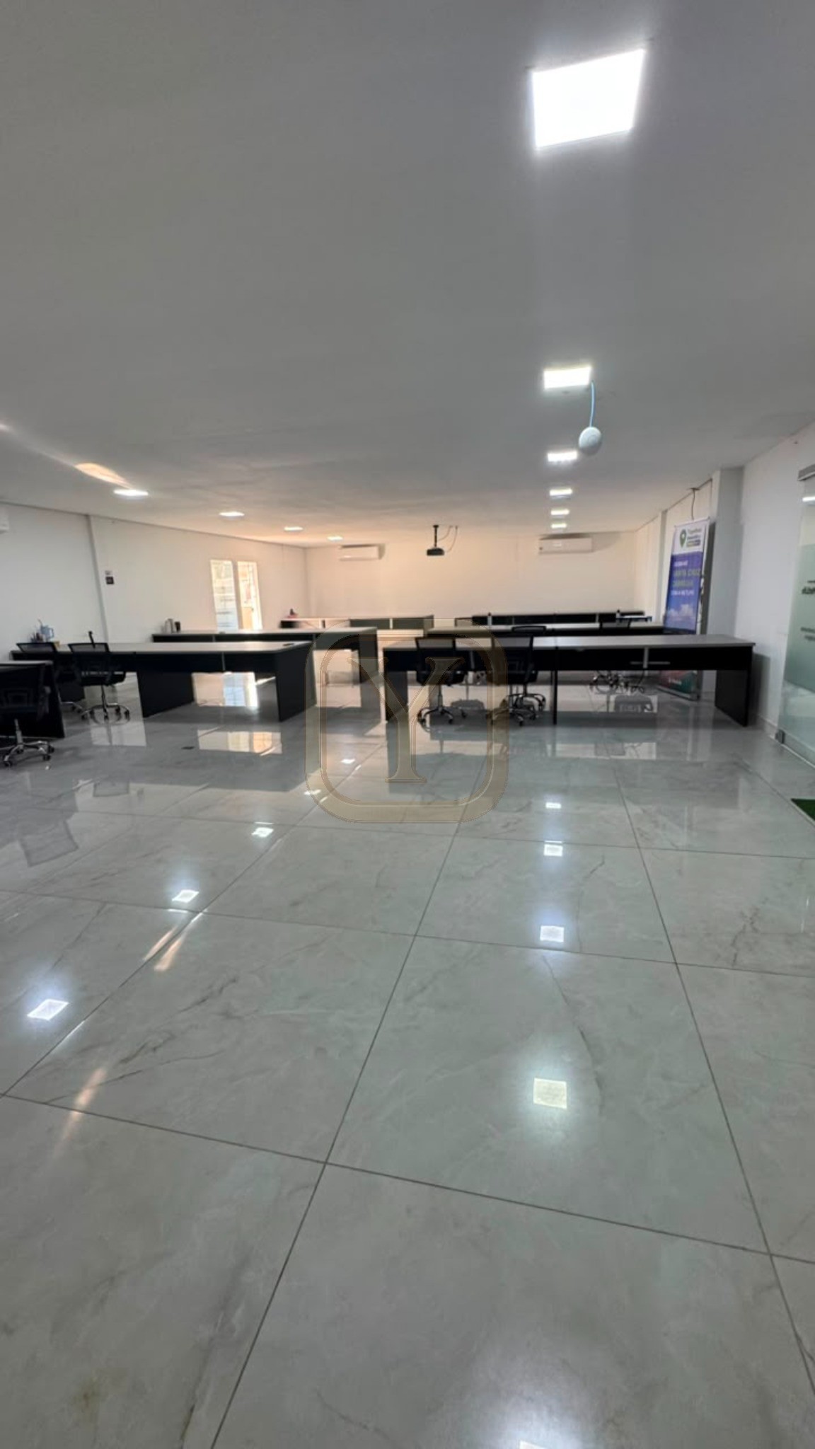 Imóvel Comercial - Locação - Isaac Póvoas - 300 m²