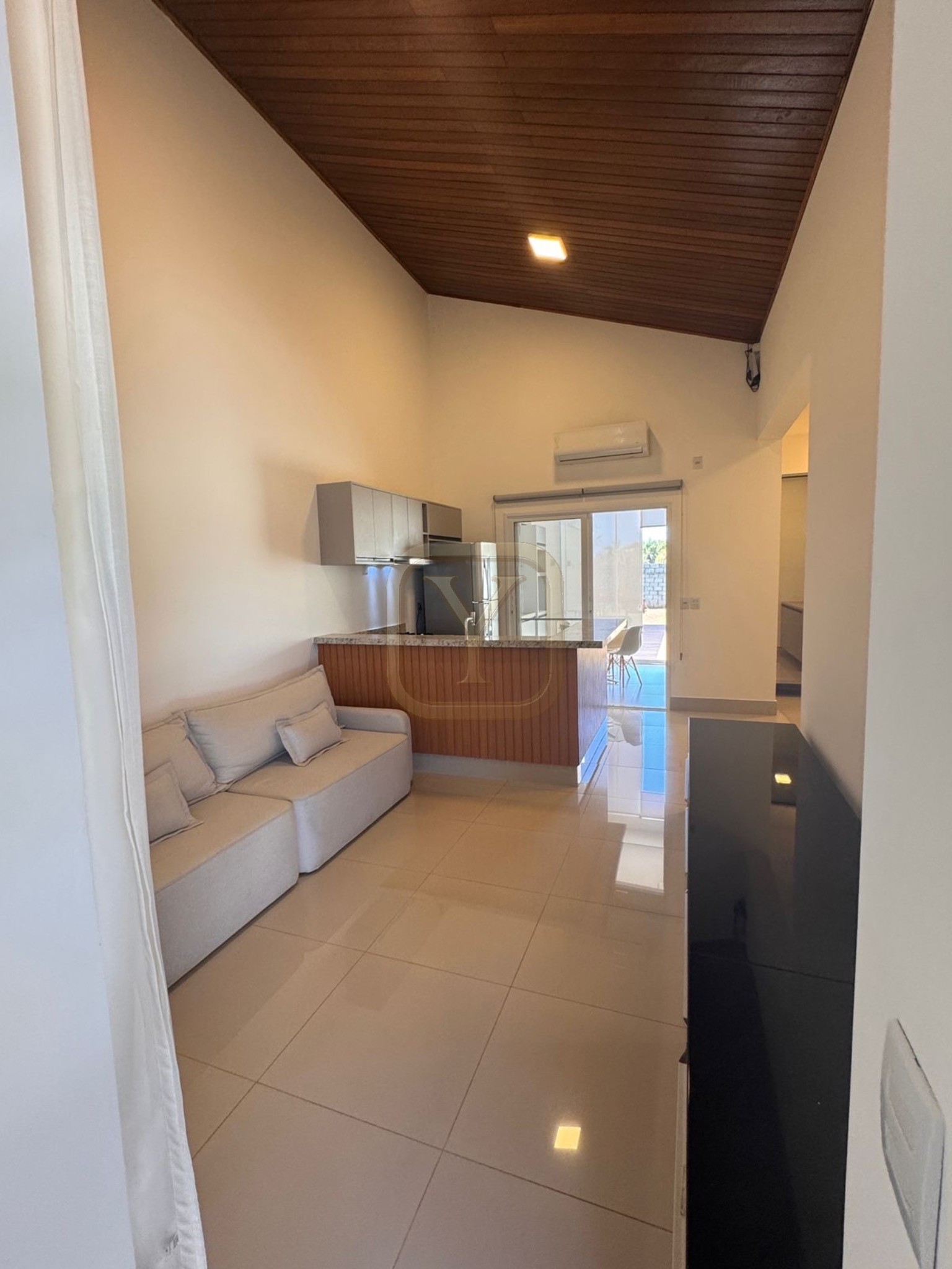 Imponente Casa à Venda em Chapada dos Guimarães-MT, 03 Quartos, 01 Suíte, 02 Salas, 03 Vagas de G