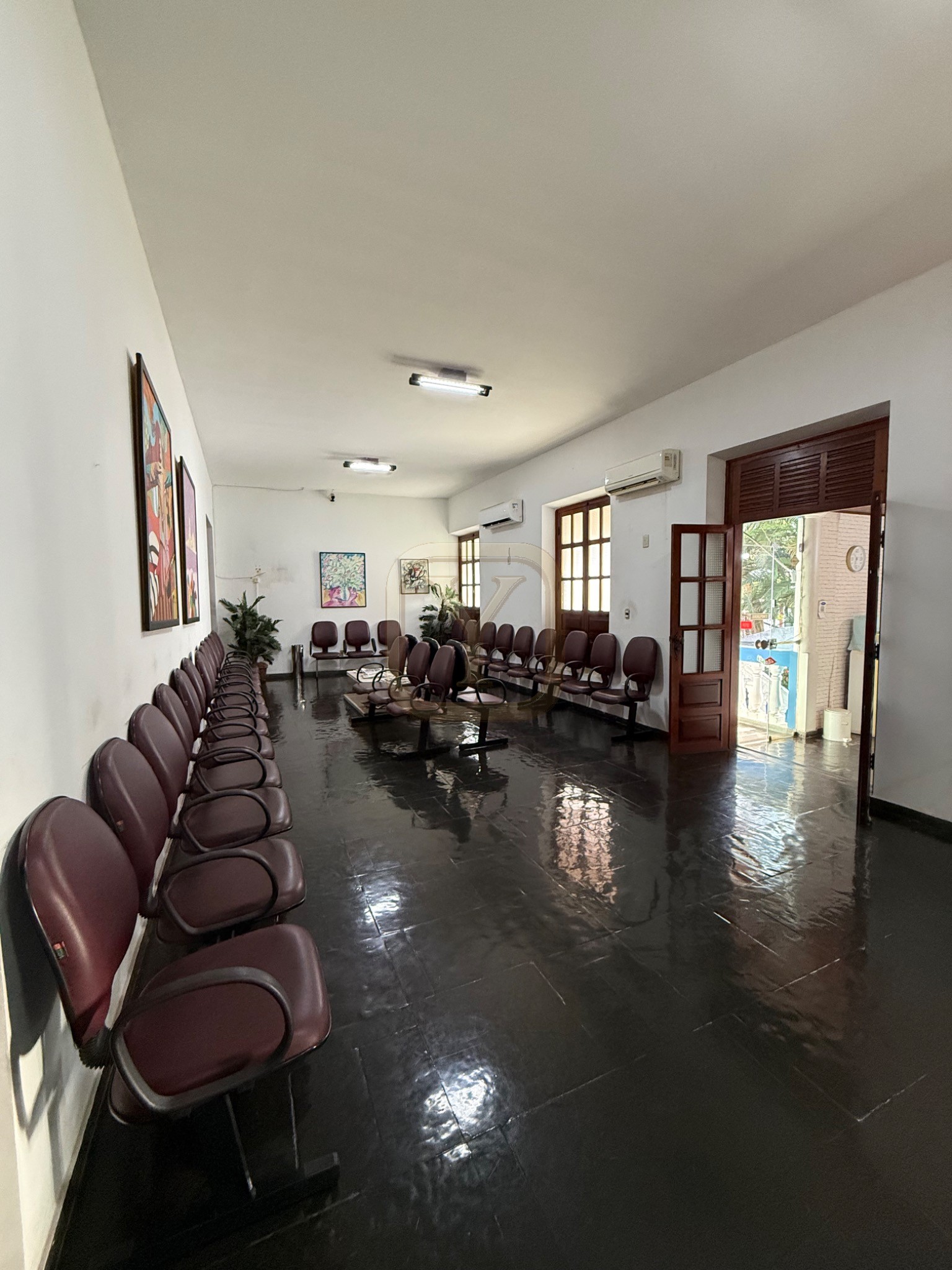 Oportunidade única: Casa comercial à venda no Centro-norte de Cuiabá-MT com 23 quartos e 23 suít