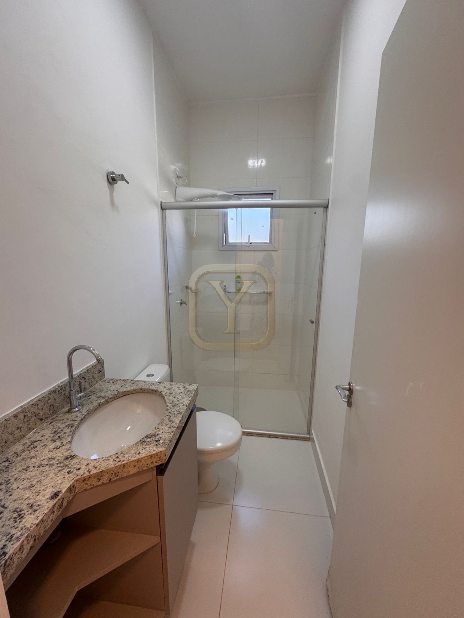 Imponente Casa à Venda em Chapada dos Guimarães-MT, 03 Quartos, 01 Suíte, 02 Salas, 03 Vagas de G
