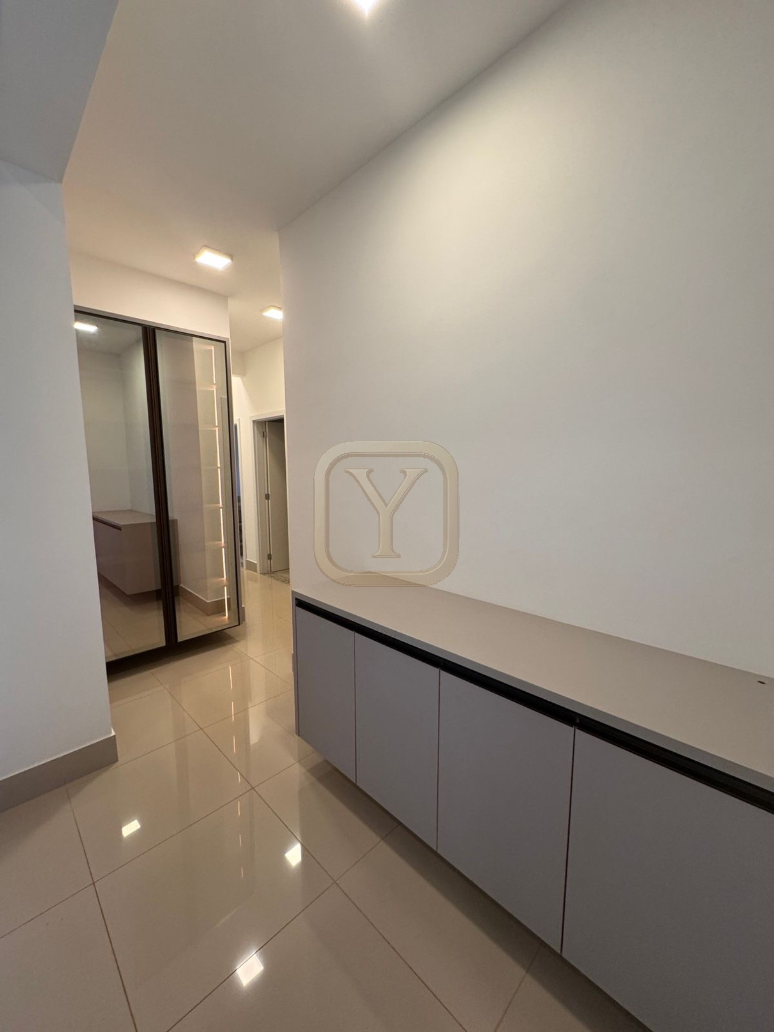 Imponente Casa à Venda em Chapada dos Guimarães-MT, 03 Quartos, 01 Suíte, 02 Salas, 03 Vagas de G