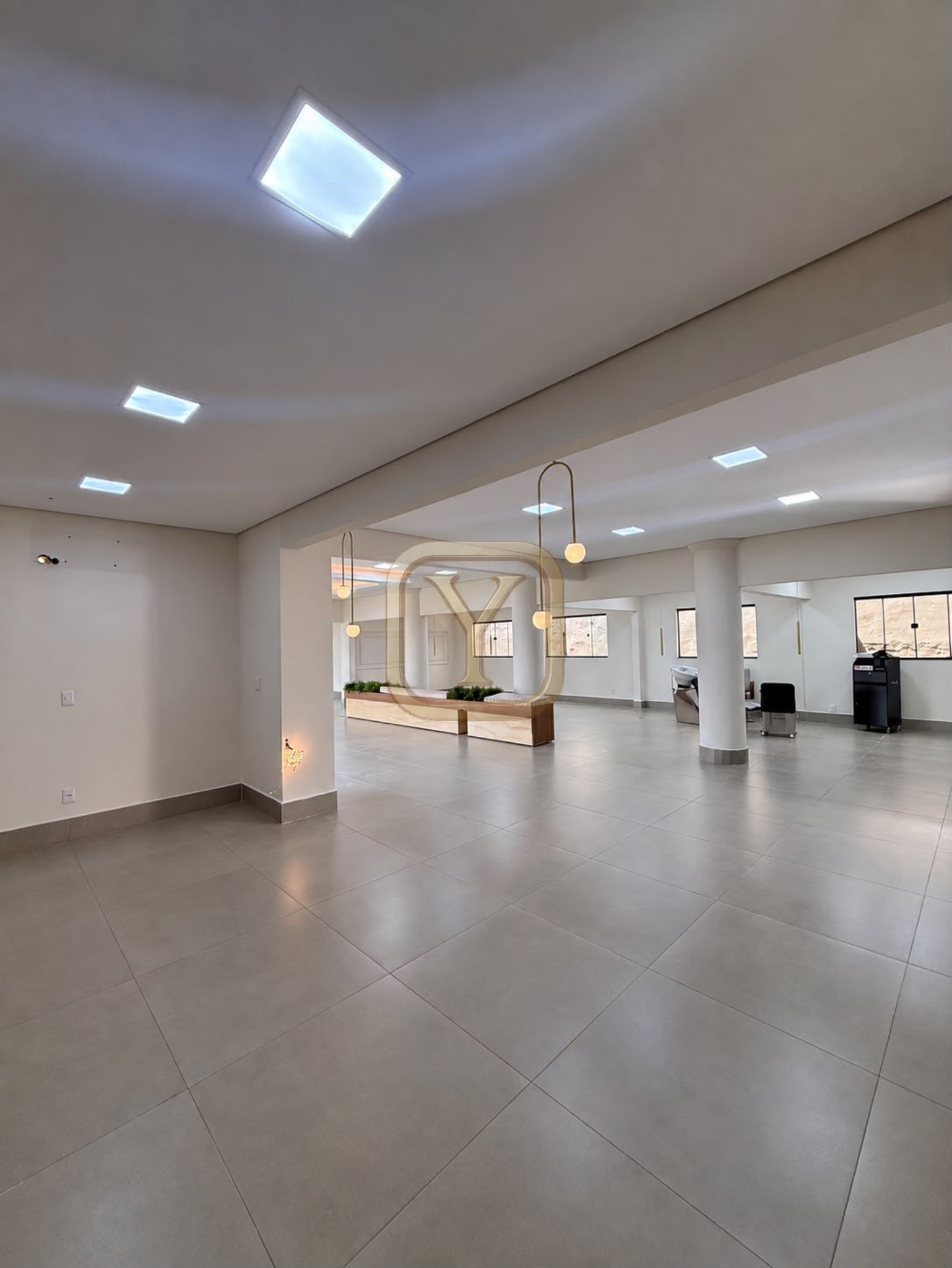 Salão Comercial para Locação e Venda | 535 m² - 10 Salas -12 Vagas