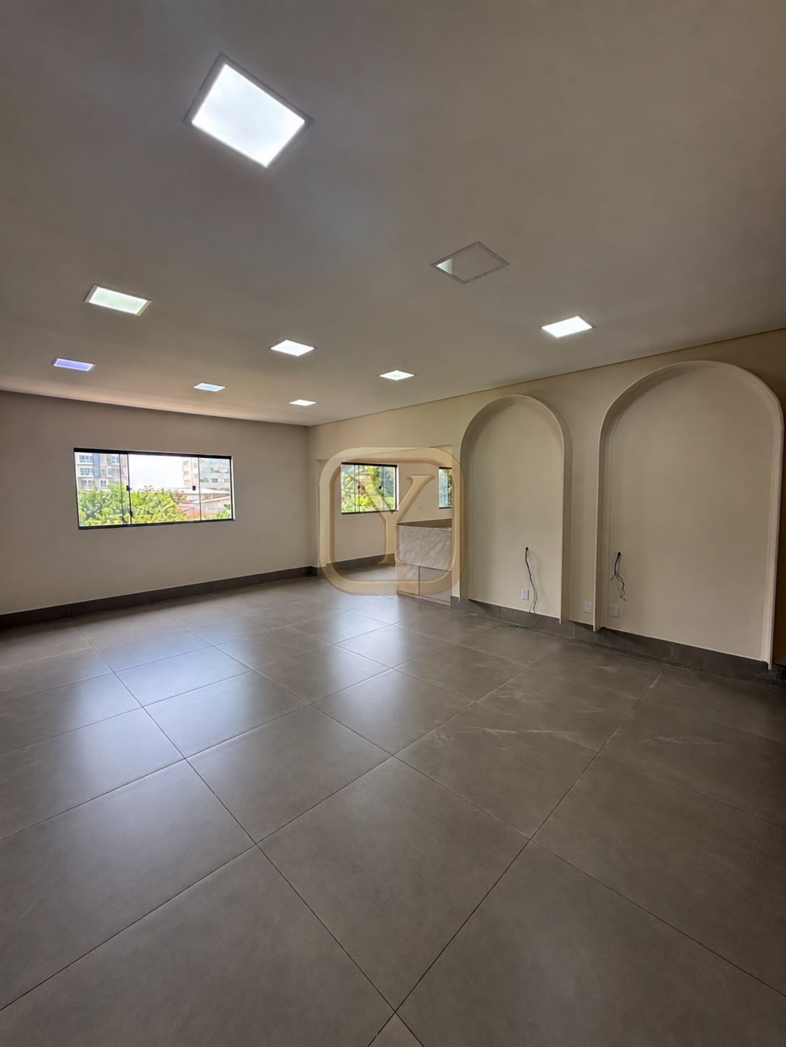 Salão Comercial para Locação e Venda | 535 m² - 10 Salas -12 Vagas