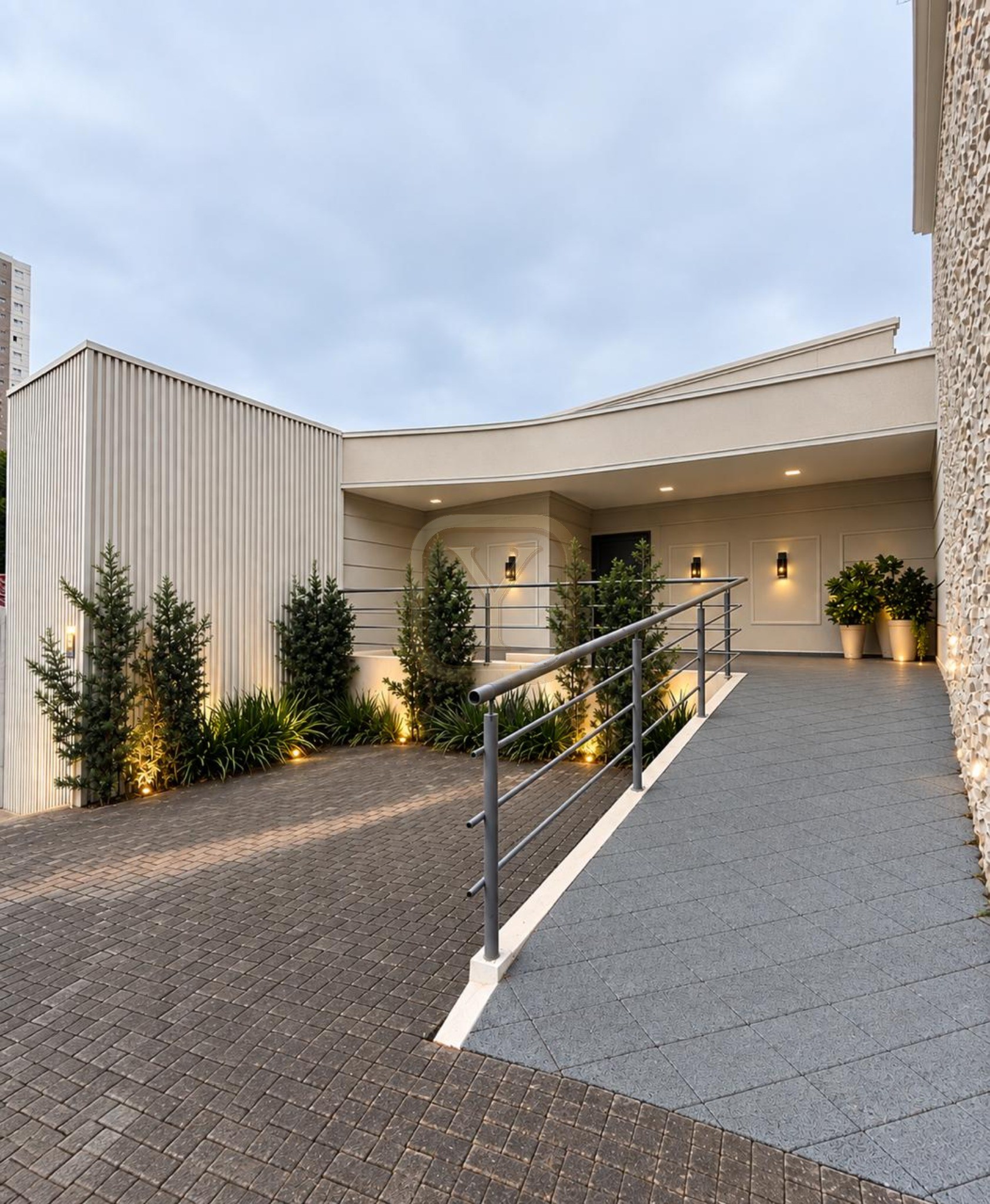 Salão Comercial para Locação e Venda | 535 m² - 10 Salas -12 Vagas