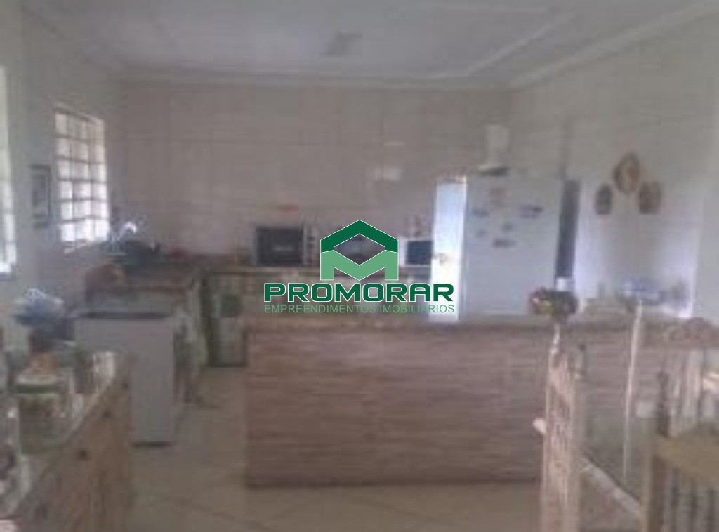 Casa à venda no Jardim Pérola, com 3 quartos, suíte e quintal, 3 vagas, em Contagem, MG