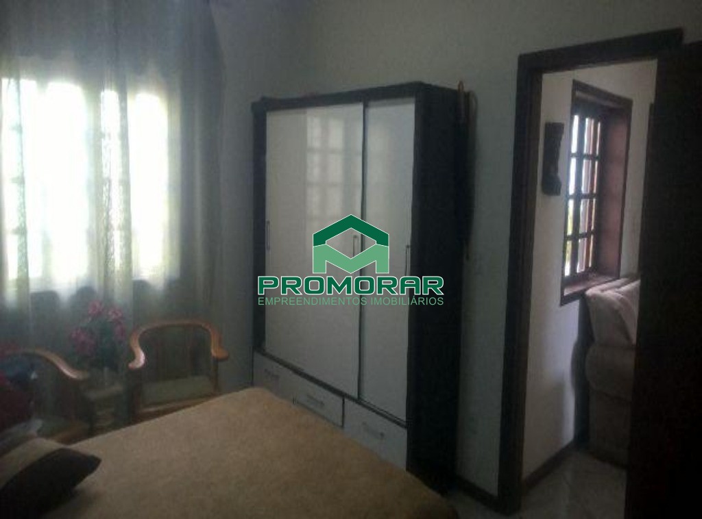 Casa à venda no Jardim Pérola, com 3 quartos, suíte e quintal, 3 vagas, em Contagem, MG