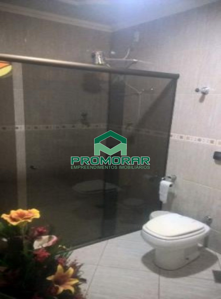 Casa à venda no Jardim Pérola, com 3 quartos, suíte e quintal, 3 vagas, em Contagem, MG