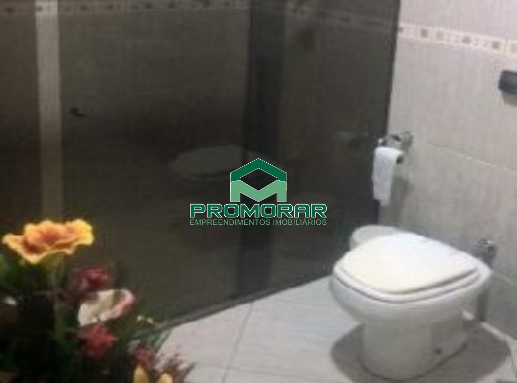 Casa à venda no Jardim Pérola, com 3 quartos, suíte e quintal, 3 vagas, em Contagem, MG