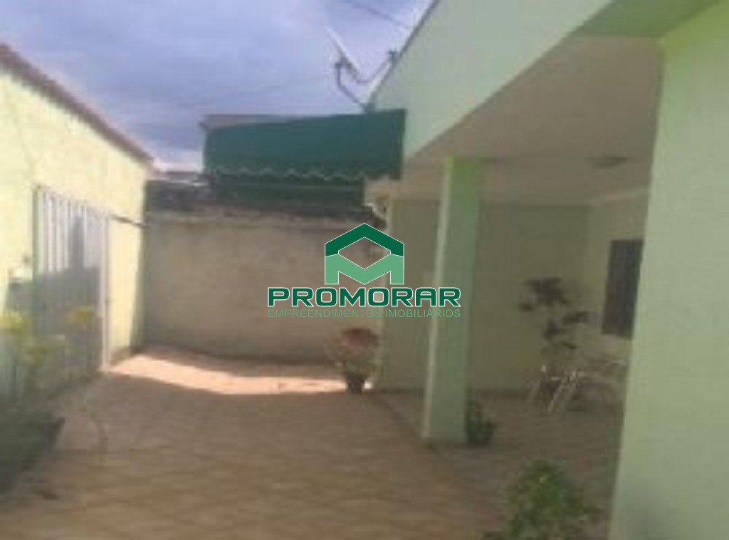 Casa à venda no Jardim Pérola, com 3 quartos, suíte e quintal, 3 vagas, em Contagem, MG