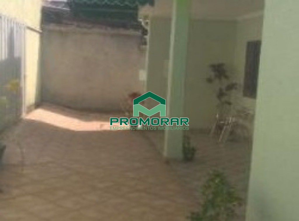 Casa à venda no Jardim Pérola, com 3 quartos, suíte e quintal, 3 vagas, em Contagem, MG
