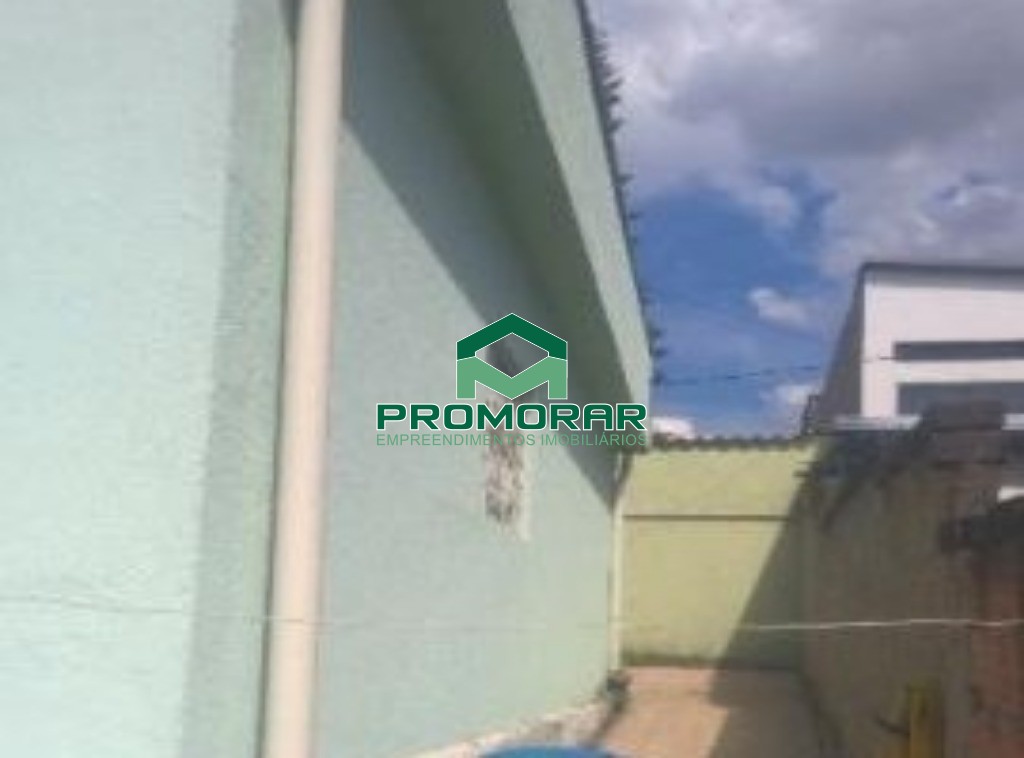 Casa à venda no Jardim Pérola, com 3 quartos, suíte e quintal, 3 vagas, em Contagem, MG