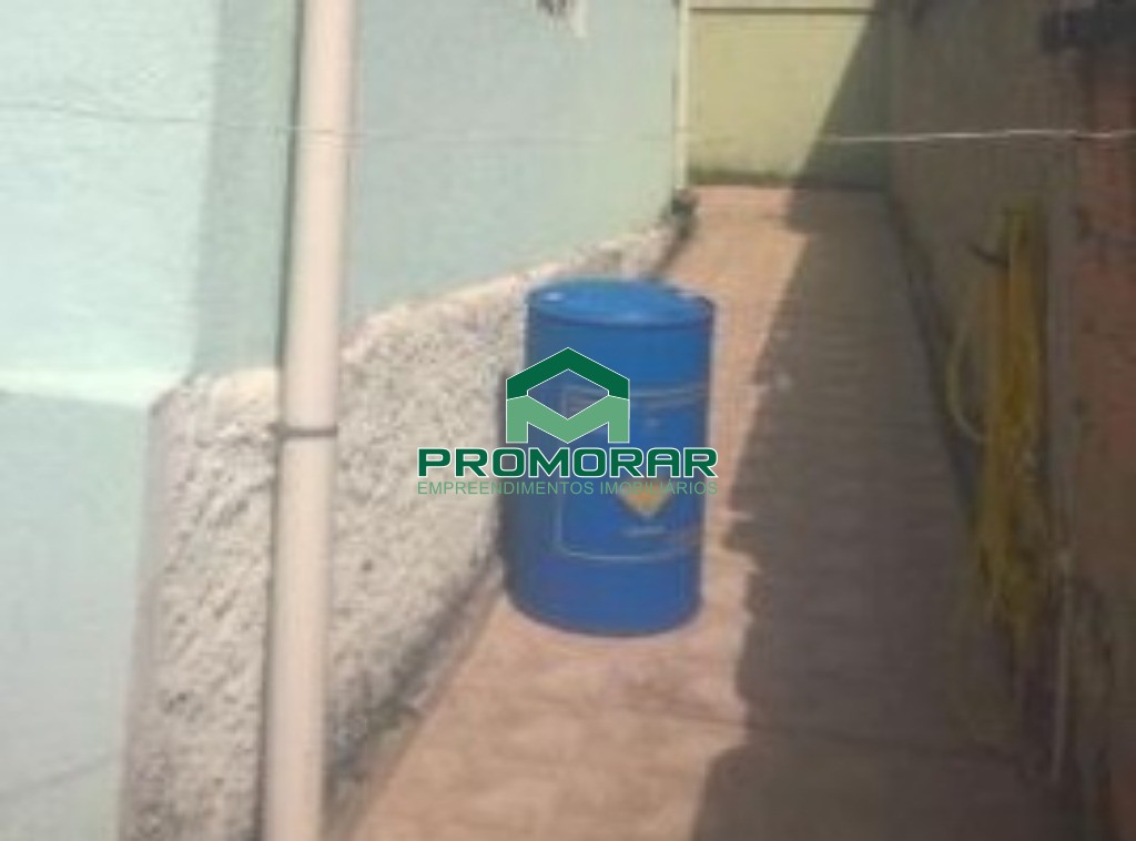 Casa à venda no Jardim Pérola, com 3 quartos, suíte e quintal, 3 vagas, em Contagem, MG