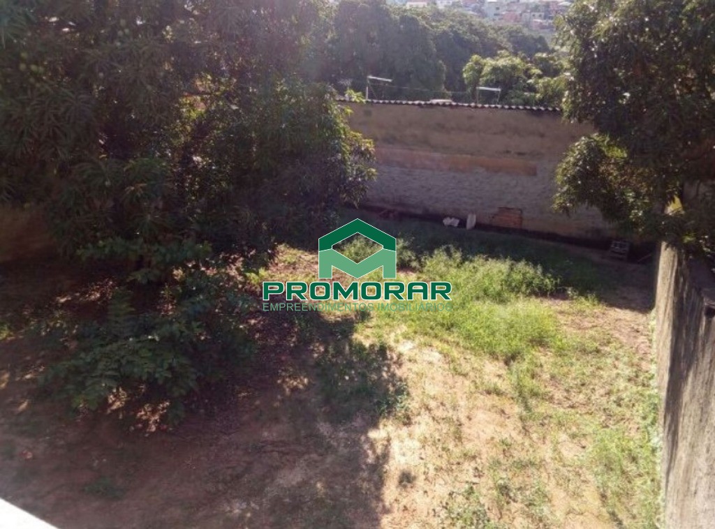 Casa à venda no Jardim Pérola, com 3 quartos, suíte e quintal, 3 vagas, em Contagem, MG