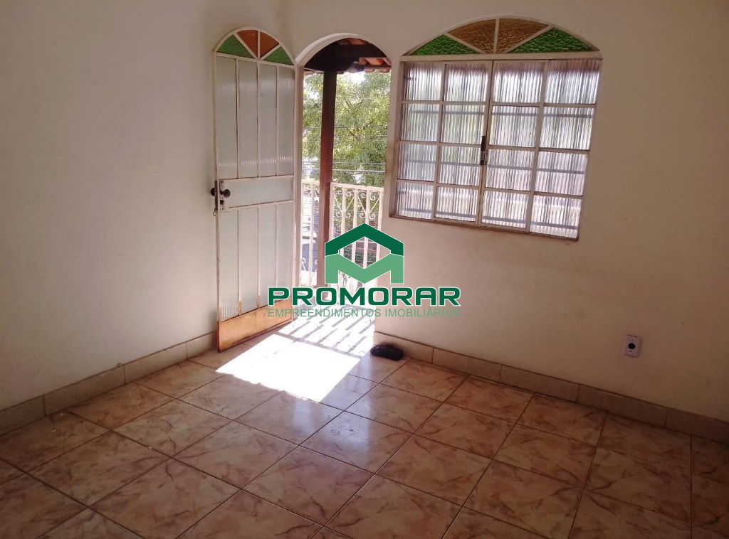 Prédio de esquina com 5 moradias à venda no bairro Piratininga, Venda Nova, Belo Horizonte, MG.