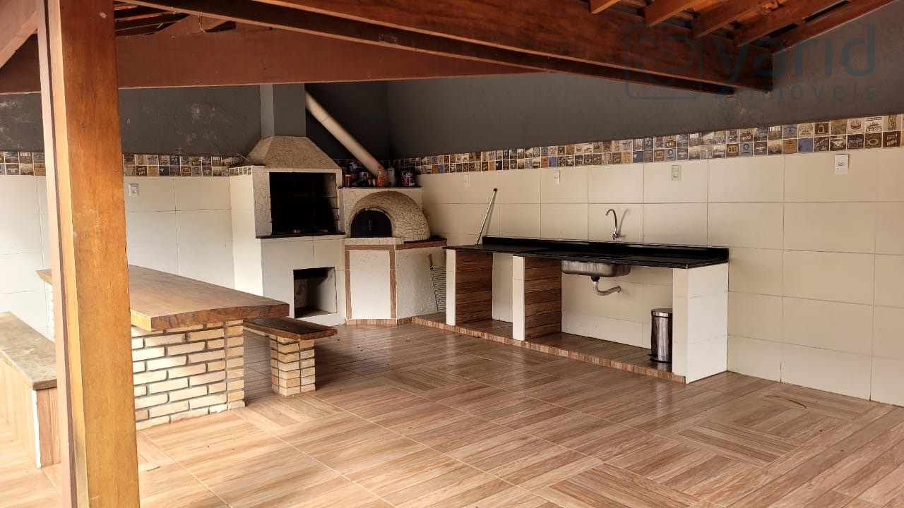 Casa, 3 quartos, 218 m² - Foto 1