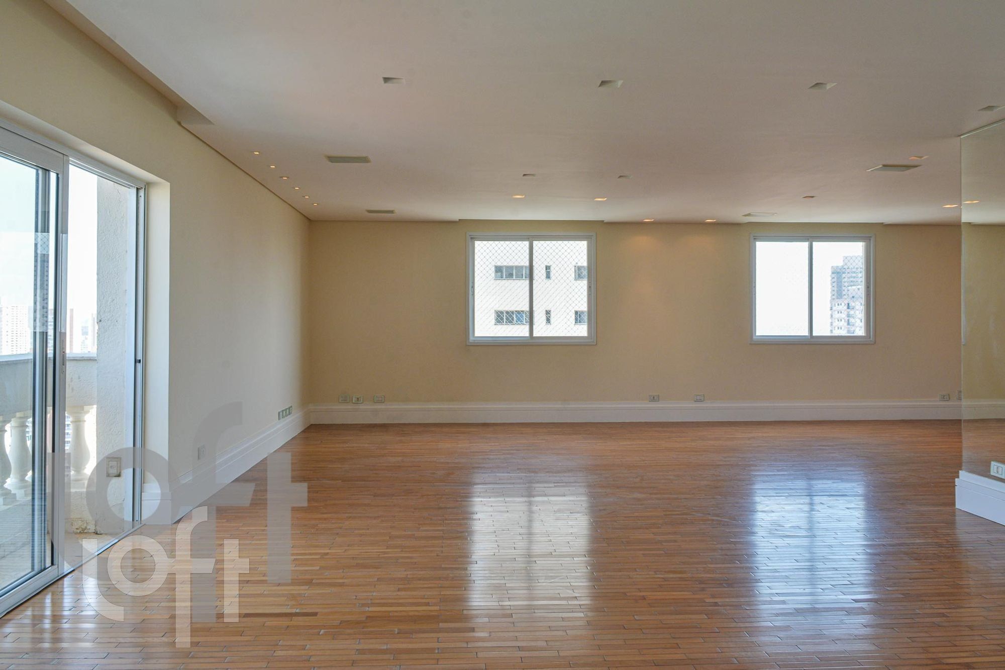 Apartamento à venda com 3 quartos, 200m² - Foto 19