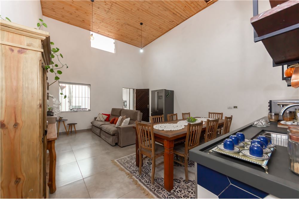 Casa à venda com 2 quartos, 200m² - Foto 1