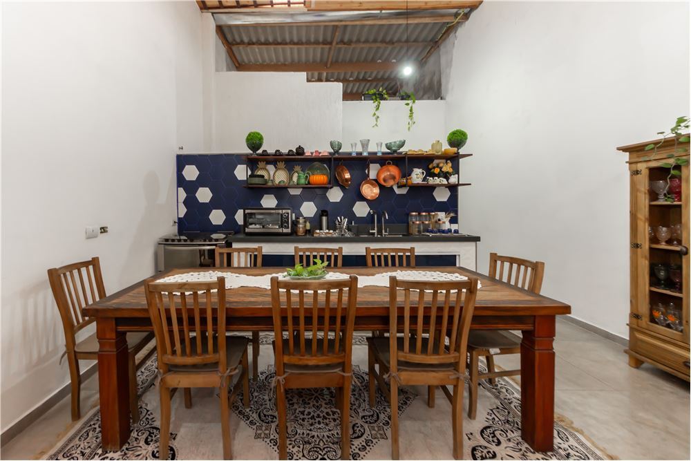 Casa à venda com 2 quartos, 200m² - Foto 2