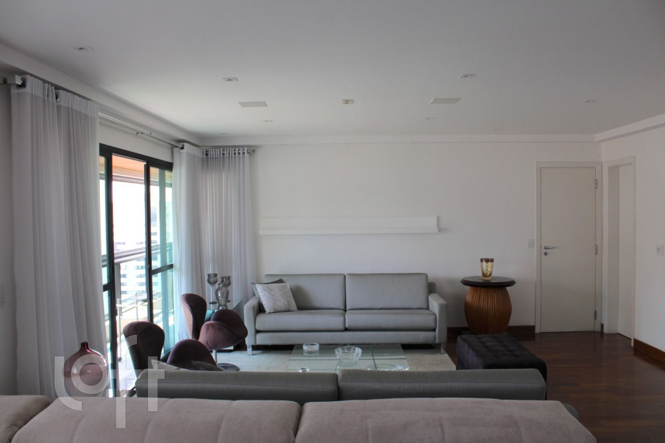 Apartamento à venda com 4 quartos, 234m² - Foto 2